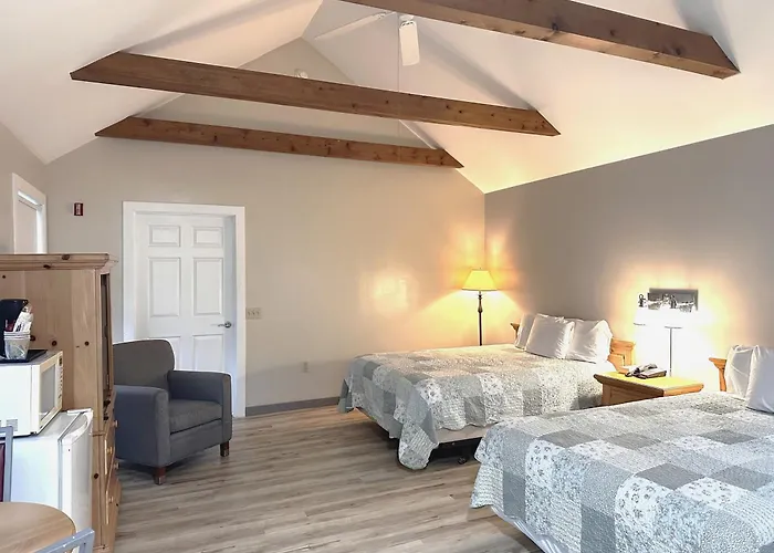 Spruce Lane Lodge And Cottages