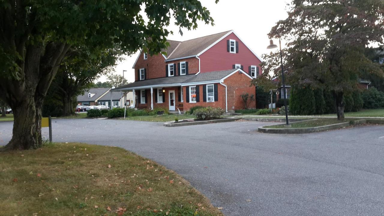 Spruce Lane And Inn Smoketown (Lancaster County)
